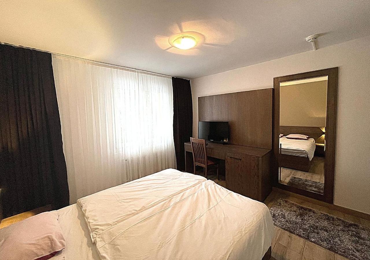Motel Des Fleurs Сервьон Экстерьер фото