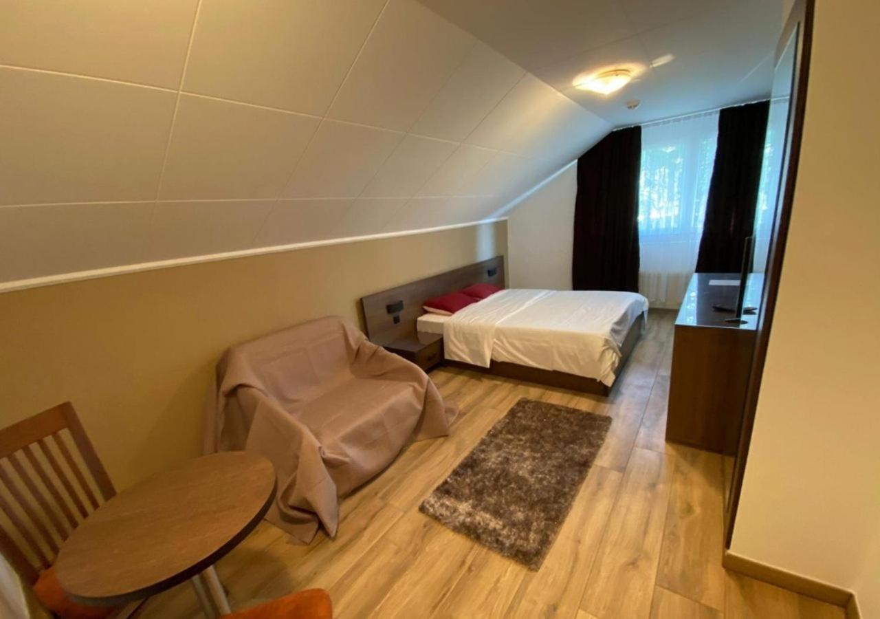 Motel Des Fleurs Сервьон Экстерьер фото