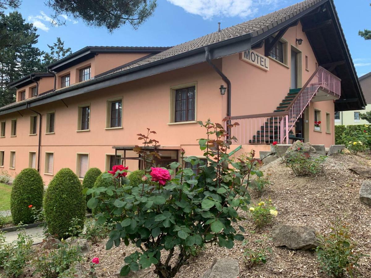 Motel Des Fleurs Сервьон Экстерьер фото